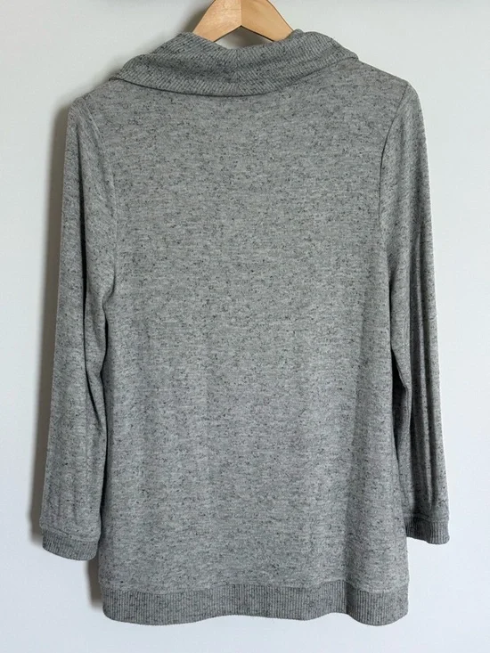 Chico’s Grey Heathered Cowl Neck Crossover Hem Long Sleeve Sweater Size 1 - Picture 2 of 12